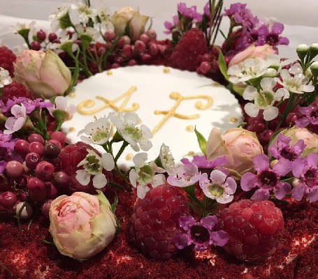 Red Velvet Cake con Fiori — Camelia Bakery